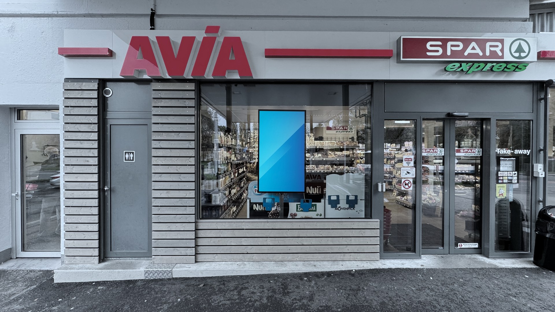SPAR / TopCC / AVIA — DOOH-Werbescreen